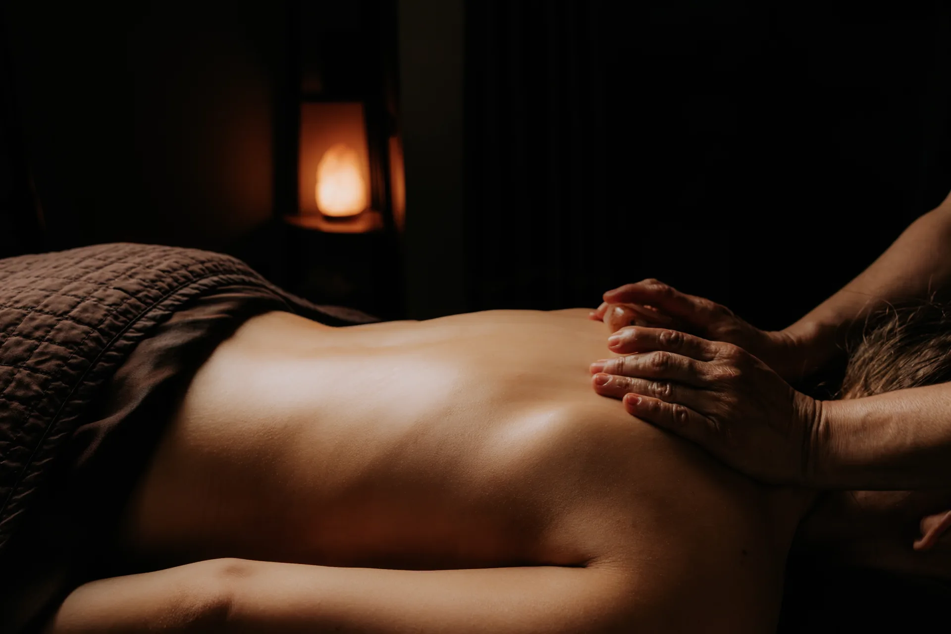 A candlelit back massage in a Spavia treatment room
